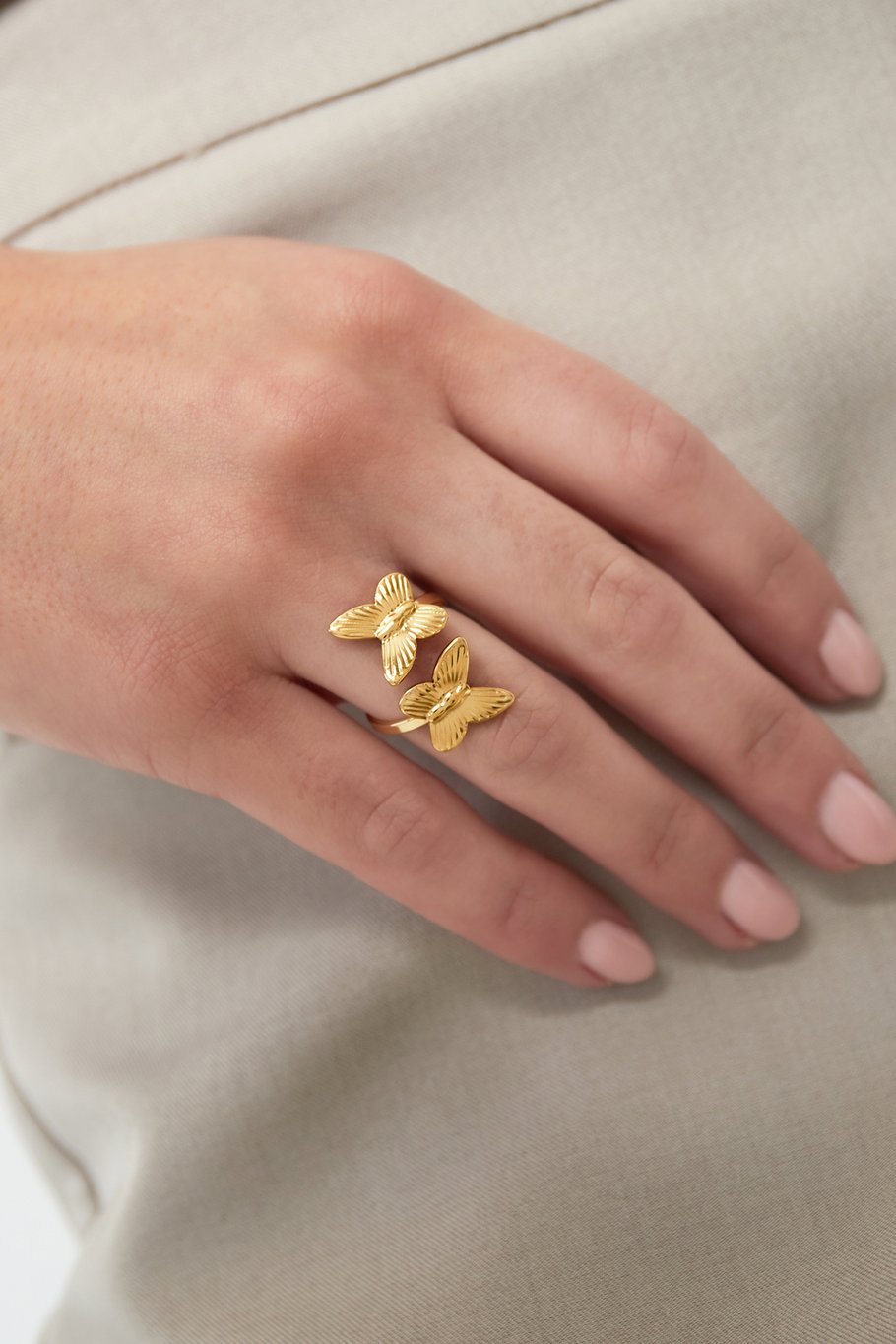 Double wings ring