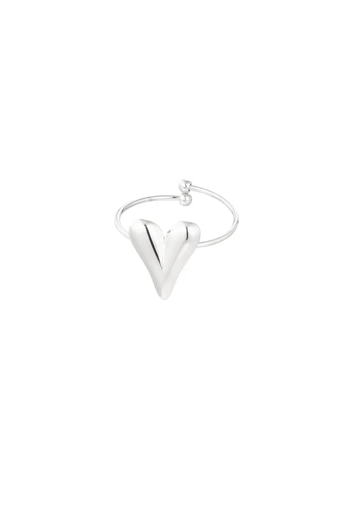 Classy heart ring