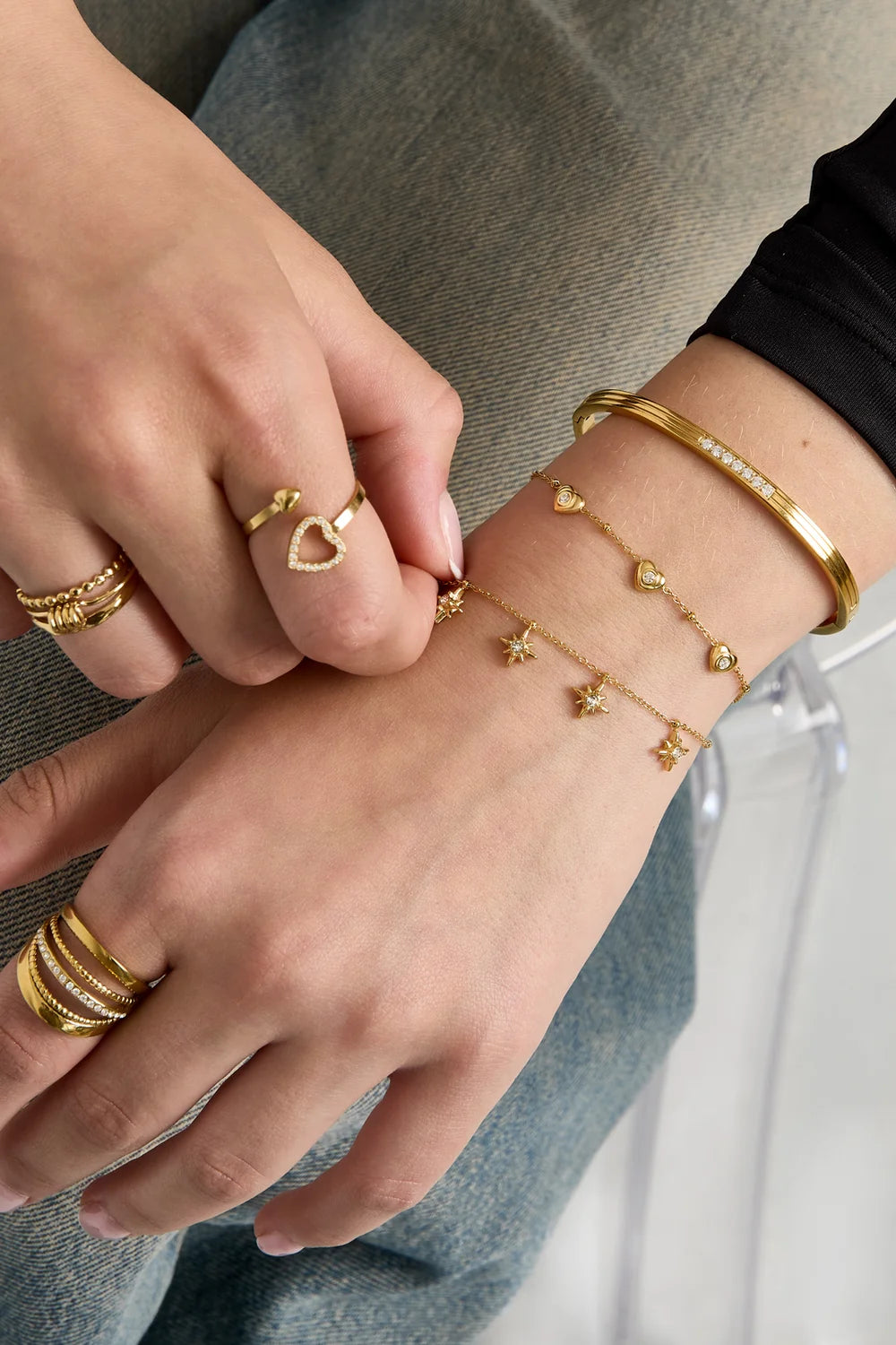Simple hearts armband