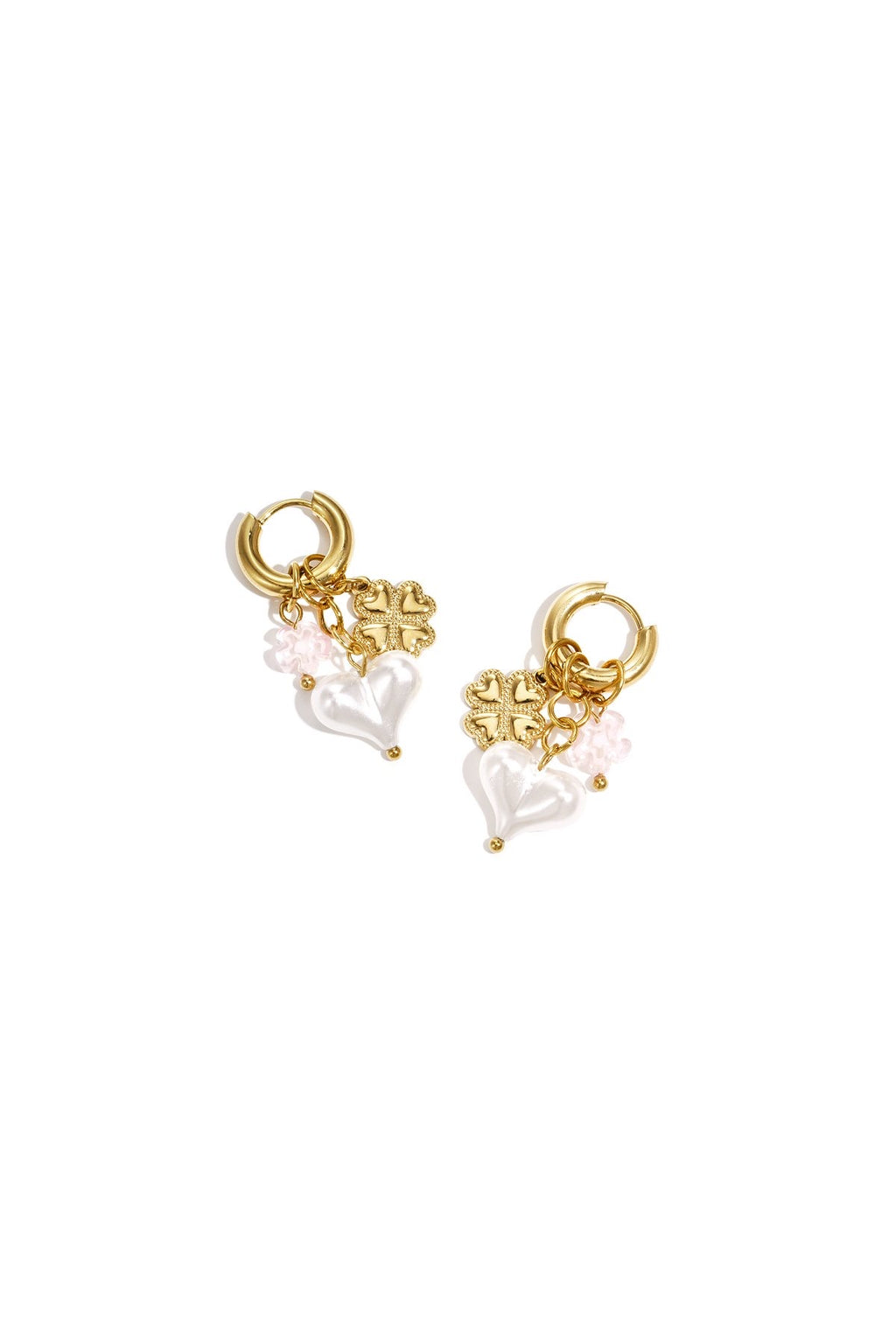 Pearl charm oorbellen