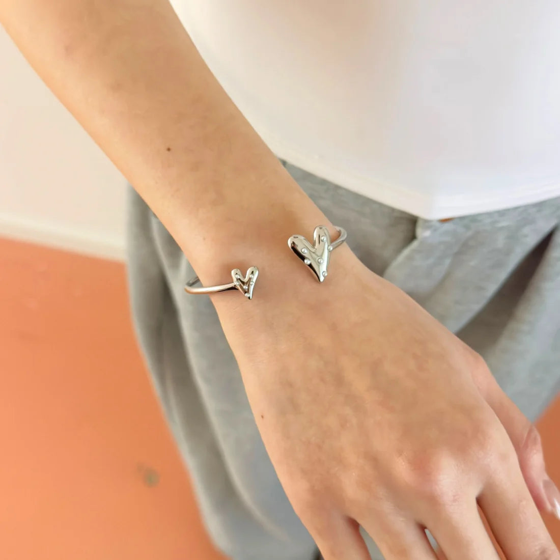 Double pearly hearts bangle