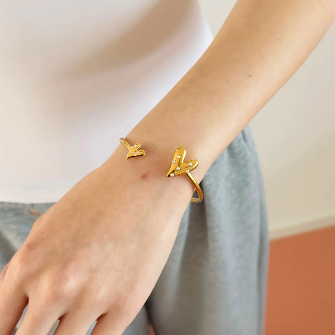 Double pearly hearts bangle