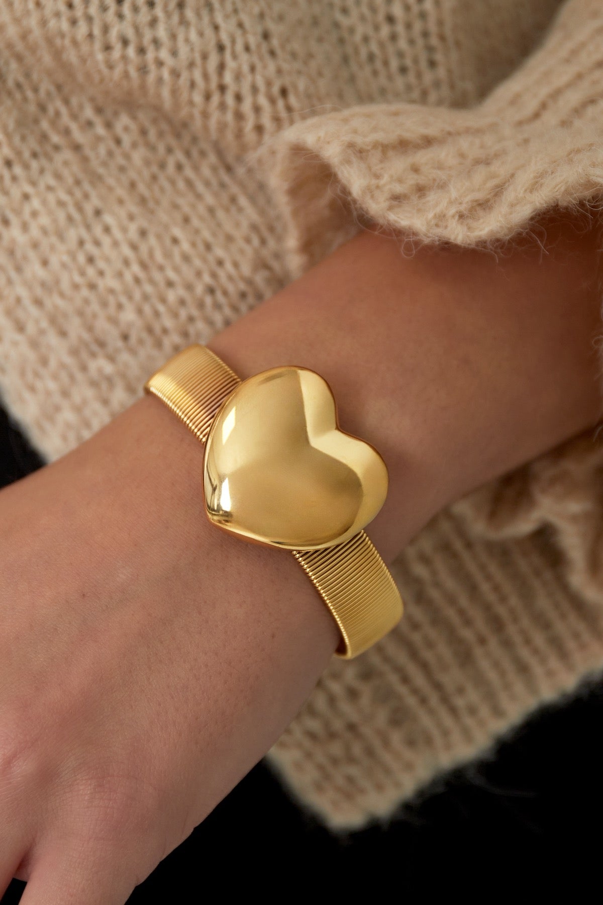 Statement love bangle