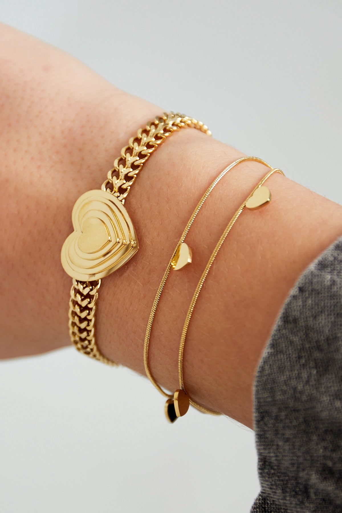 Bold hearts armband
