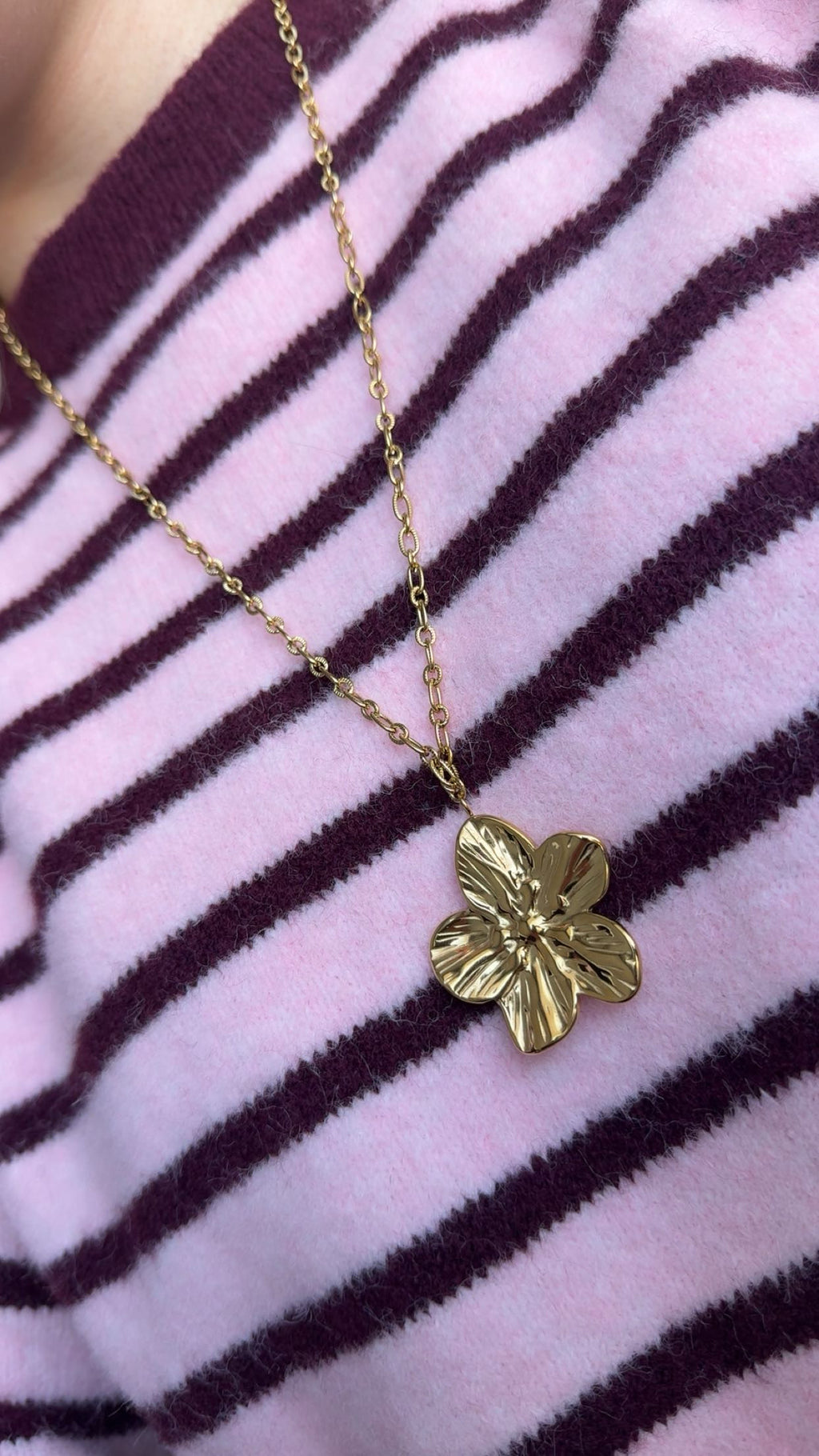 Lange bloem ketting