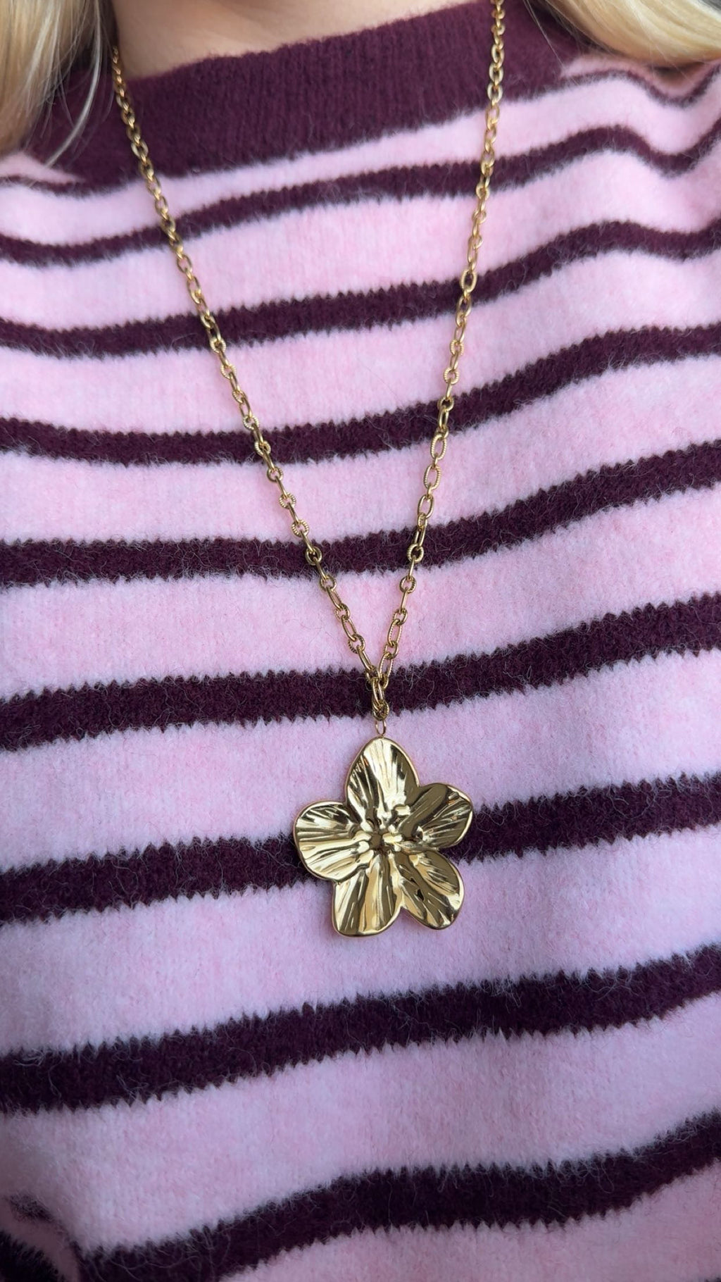 Lange bloem ketting