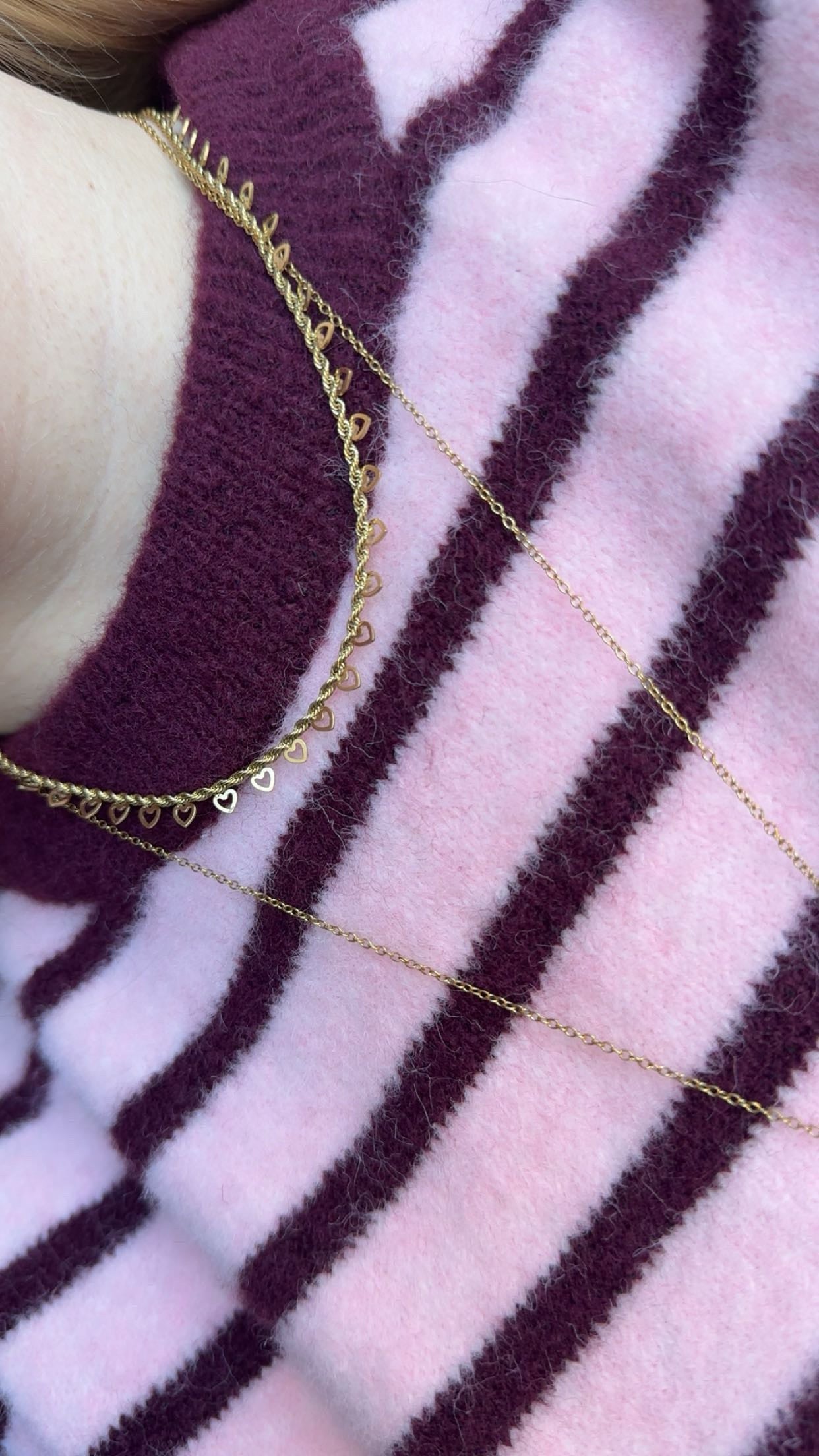 Gedraaide ketting met open hartjes